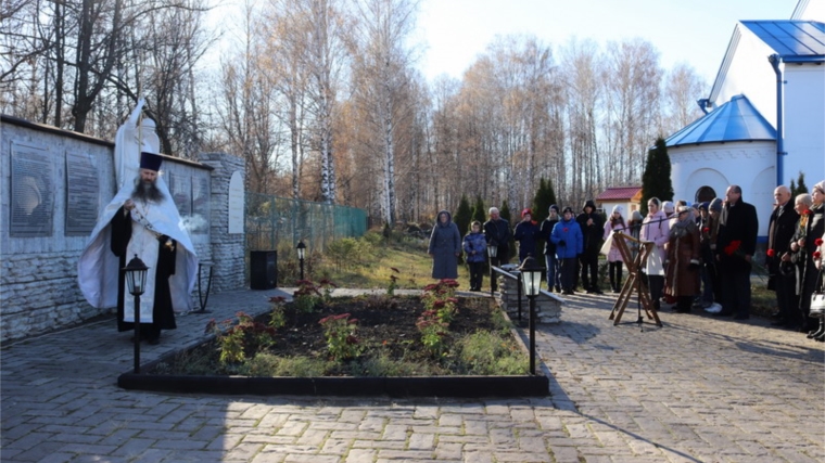 _В Алатыре прошёл митинг, посвящённый памяти жертв политических репрессий _В Алатыре прошёл митинг, посвящённый памяти жертв политических репрессий